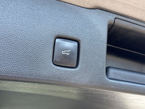 Used 2021 Ford Escape Titanium image 10