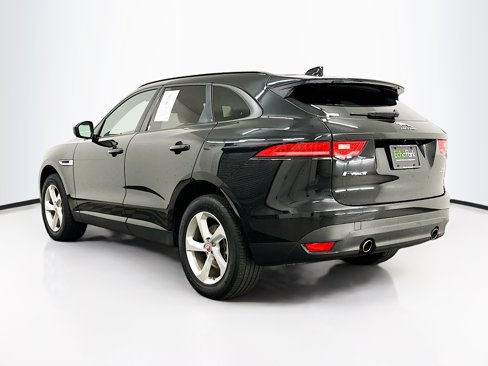Used 2017 Jaguar F-PACE Premium image 5