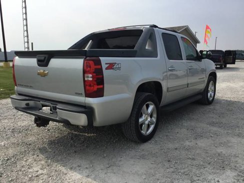 Used 2011 Chevrolet Avalanche LS image 3