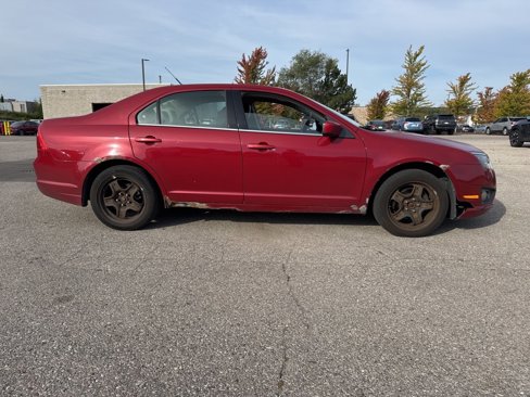 Used 2010 Ford Fusion SE image 2