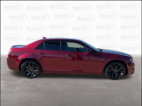 Certified 2022 Chrysler 300 Touring w/ Sport Appearance Package image 7