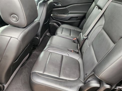 Used 2023 GMC Acadia SLT image 27