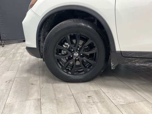 Used 2018 Nissan Rogue SV w/ Premium Package image 31