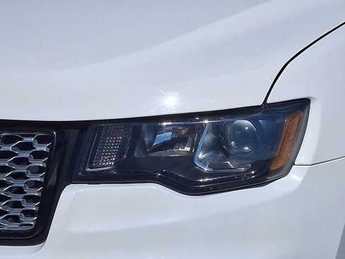 Used 2018 Jeep Grand Cherokee Altitude image 11