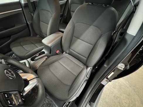Used 2019 Hyundai Elantra SE image 18