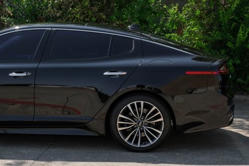 Used 2018 Kia Stinger Premium image 17