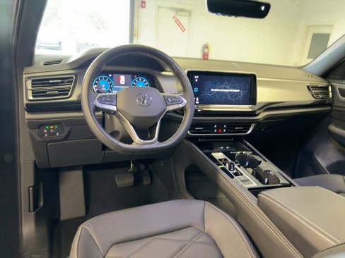 Used 2025 Volkswagen Atlas Cross Sport SE image 28