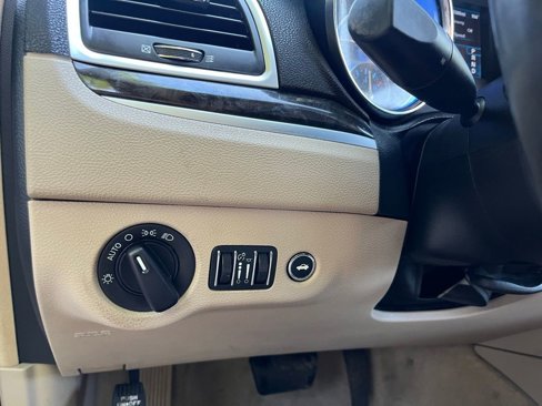 Used 2014 Chrysler 300 image 27