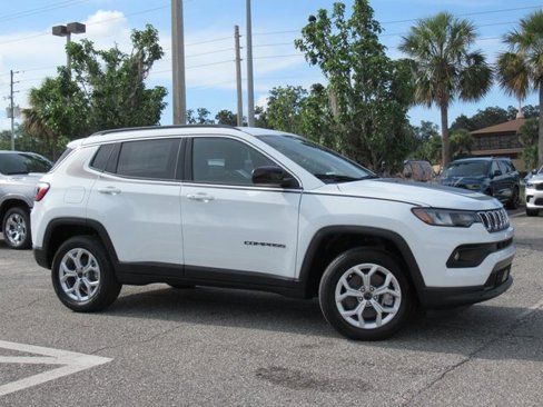 New 2025 Jeep Compass Latitude w/ Mopar Graphics Package image 2