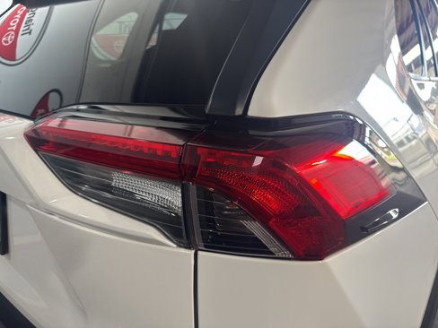 Used 2019 Toyota RAV4 LE image 17