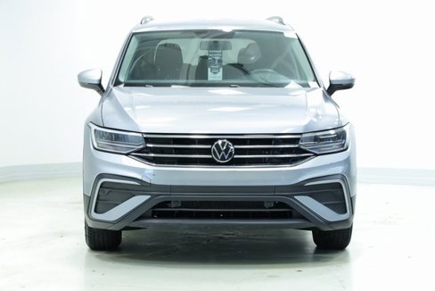 Used 2022 Volkswagen Tiguan S image 2