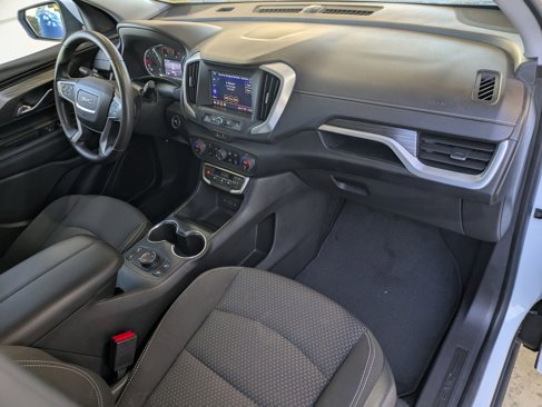 Used 2023 GMC Terrain SLE w/ Driver Convenience Package image 10