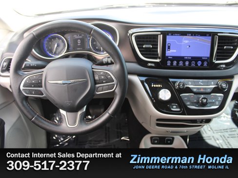 Used 2017 Chrysler Pacifica Touring-L image 12
