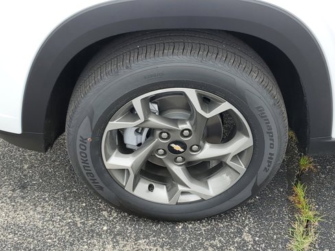 New 2025 Chevrolet Trax LT w/ Driver Confidence Package image 9