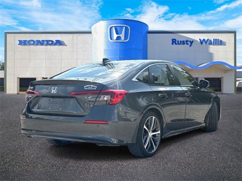 Used 2022 Honda Civic Touring image 2