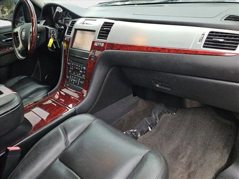 Used 2013 Cadillac Escalade 2WD image 24