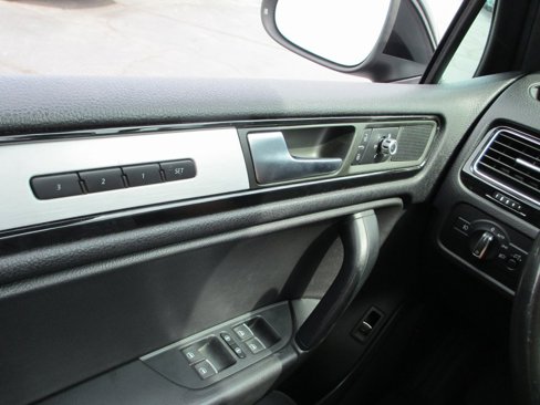 Used 2014 Volkswagen Touareg VR6 image 23