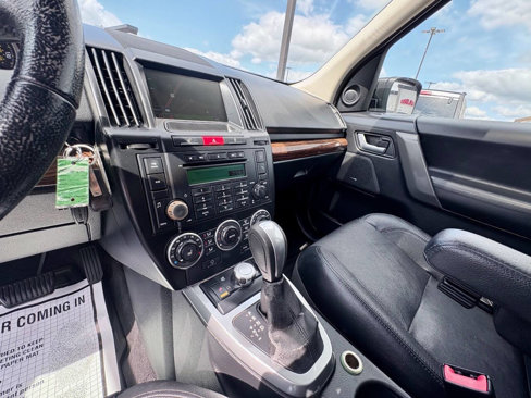 Used 2009 Land Rover LR2 HSE image 17