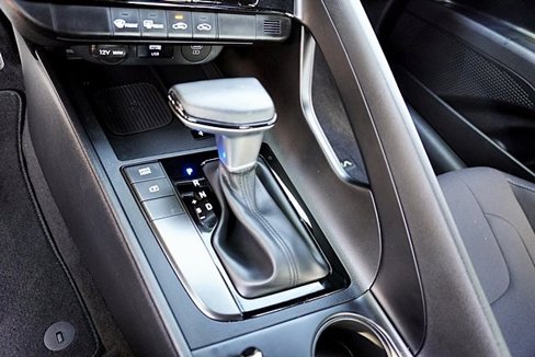 Certified 2025 Hyundai Elantra Sport image 29