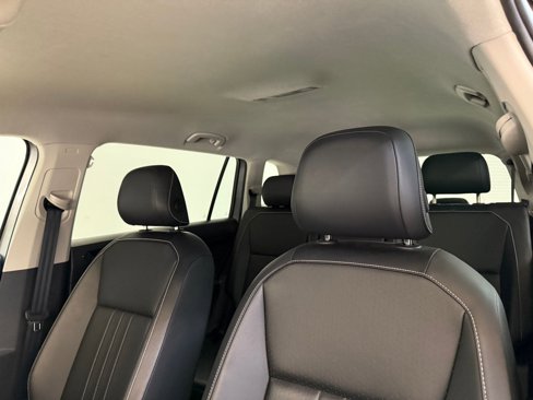 Used 2024 Volkswagen Tiguan SE image 26
