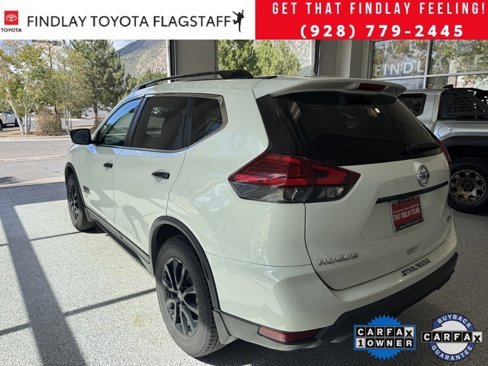 Used 2017 Nissan Rogue SV image 3