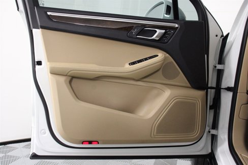 Certified 2024 Porsche Macan image 20