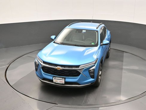 New 2025 Chevrolet Trax LT w/ Driver Confidence Package image 13