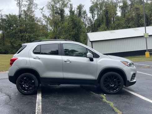 Used 2022 Chevrolet Trax LT w/ Sport Edition image 2