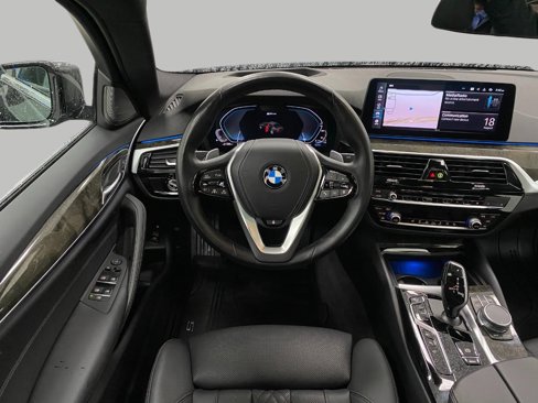 Certified 2021 BMW 530e xDrive w/ Premium Package image 12