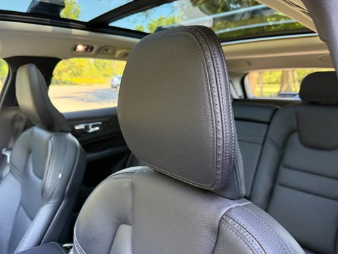 Used 2020 Volvo V60 T5 Cross Country image 11