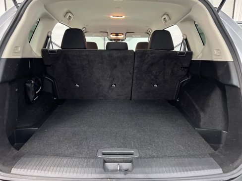 Used 2023 Nissan Rogue SV image 29