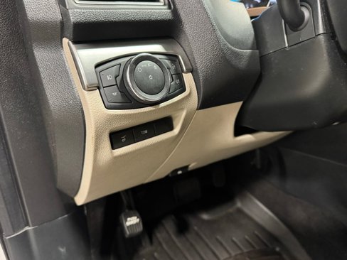 Used 2019 Ford Explorer XLT w/ Equipment Group 202A image 13