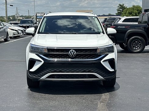 Used 2024 Volkswagen Taos SE image 13