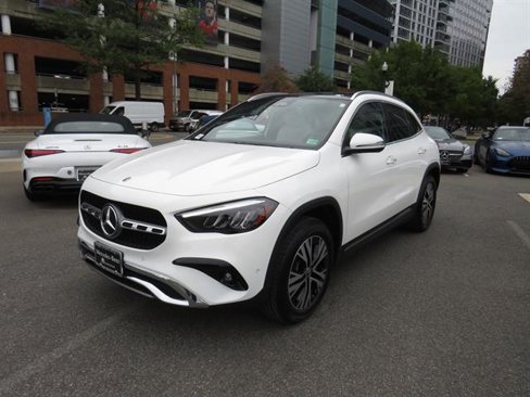 Certified 2025 Mercedes-Benz GLA 250 4MATIC image 1