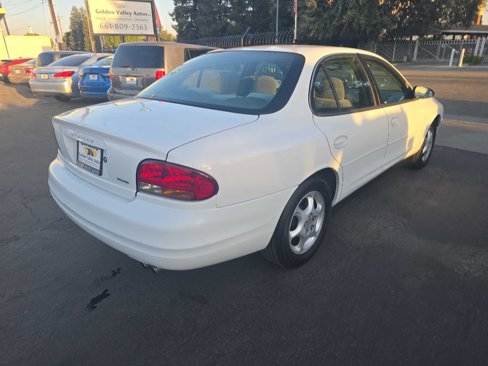 Used 2000 Oldsmobile Intrigue GX image 3