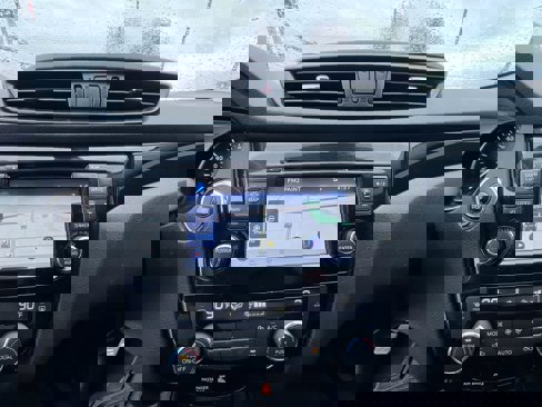 Used 2017 Nissan Rogue Sport SL w/ SL Premium Package image 18