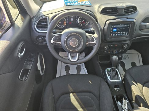 Used 2018 Jeep Renegade Latitude image 3