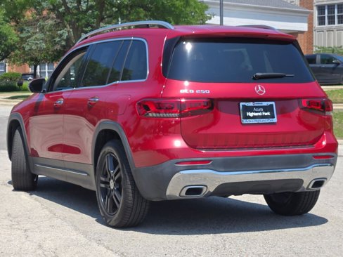 Used 2021 Mercedes-Benz GLB 250 w/ Premium Package image 9