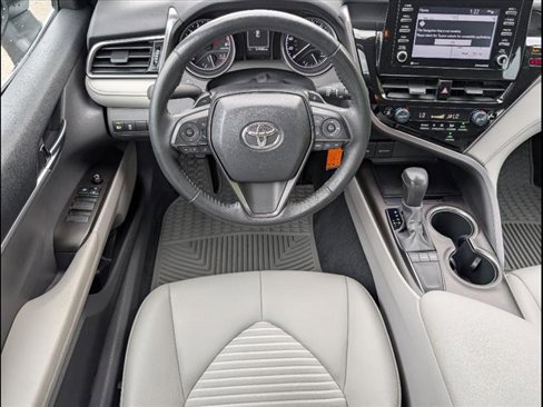 Used 2022 Toyota Camry SE image 8
