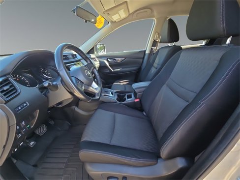 Used 2017 Nissan Rogue SV image 13