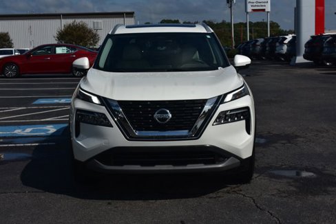 Used 2021 Nissan Rogue SV w/ Premium Package image 2
