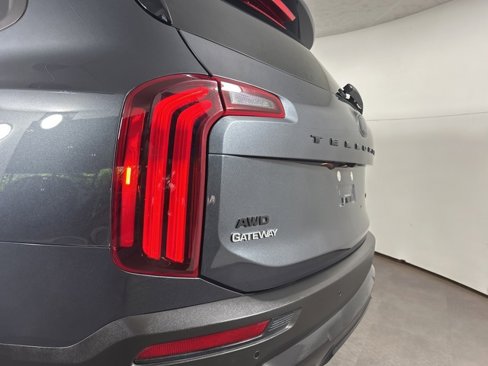 Used 2021 Kia Telluride SX w/ SX Prestige Package image 24