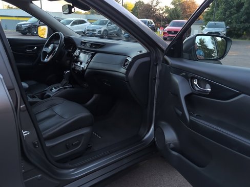 Used 2020 Nissan Rogue SL image 6