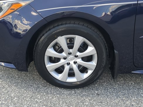 Used 2023 Toyota Corolla LE image 19