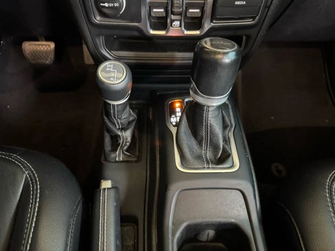 Used 2020 Jeep Gladiator Overland image 23