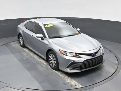 Used 2021 Toyota Camry LE image 20