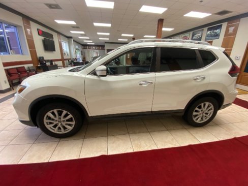 Used 2018 Nissan Rogue SV image 2