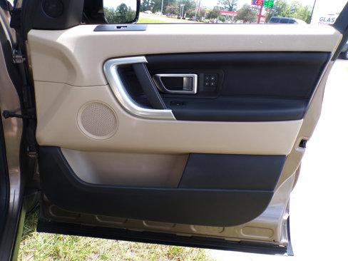 Used 2017 Land Rover Discovery Sport HSE image 28