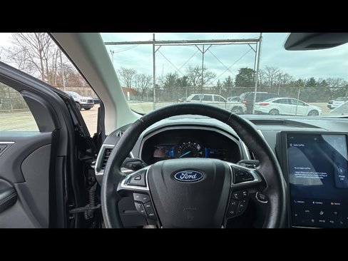 Used 2022 Ford Edge Titanium image 12