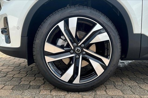New 2025 Volvo XC40 B5 Plus w/ Protection Package Premier image 17